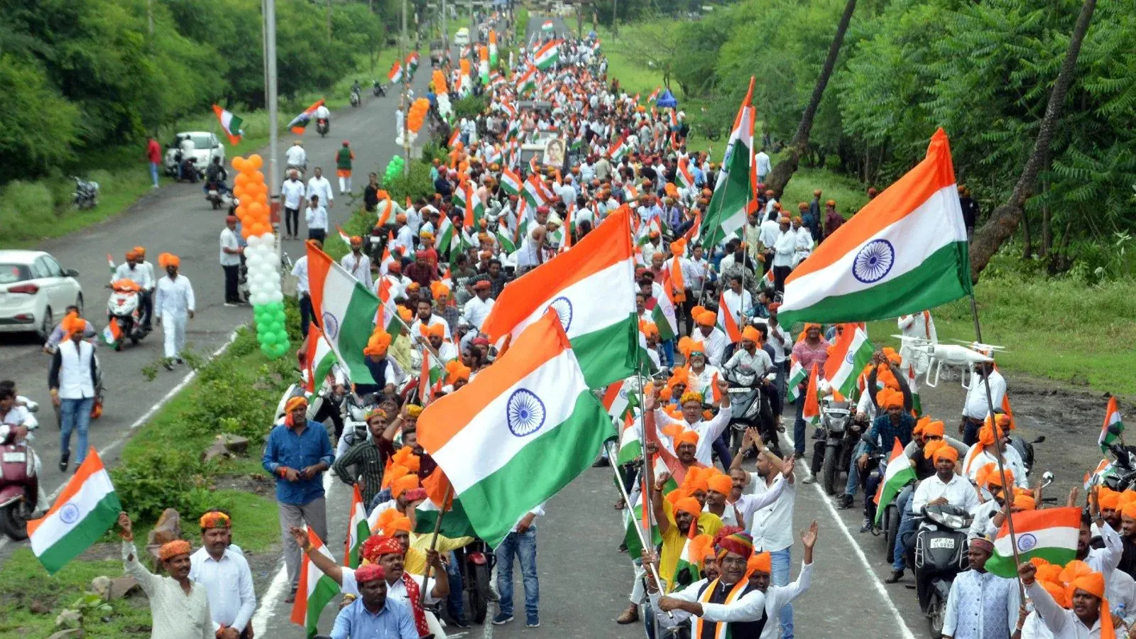 Children Singing Vande Mataram / Indian Flag